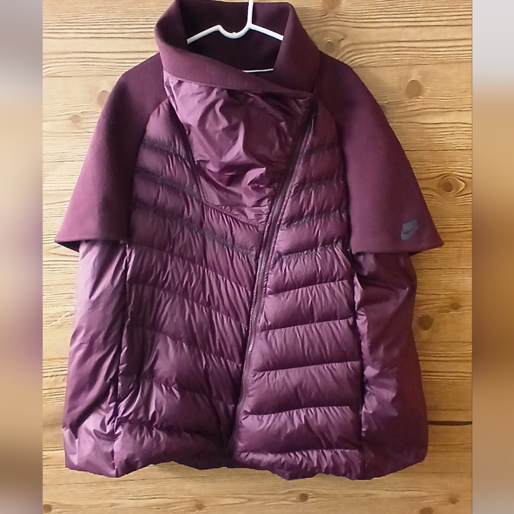 Nike Women's Burgundy Puffer Jacket - Picture 2 of 9